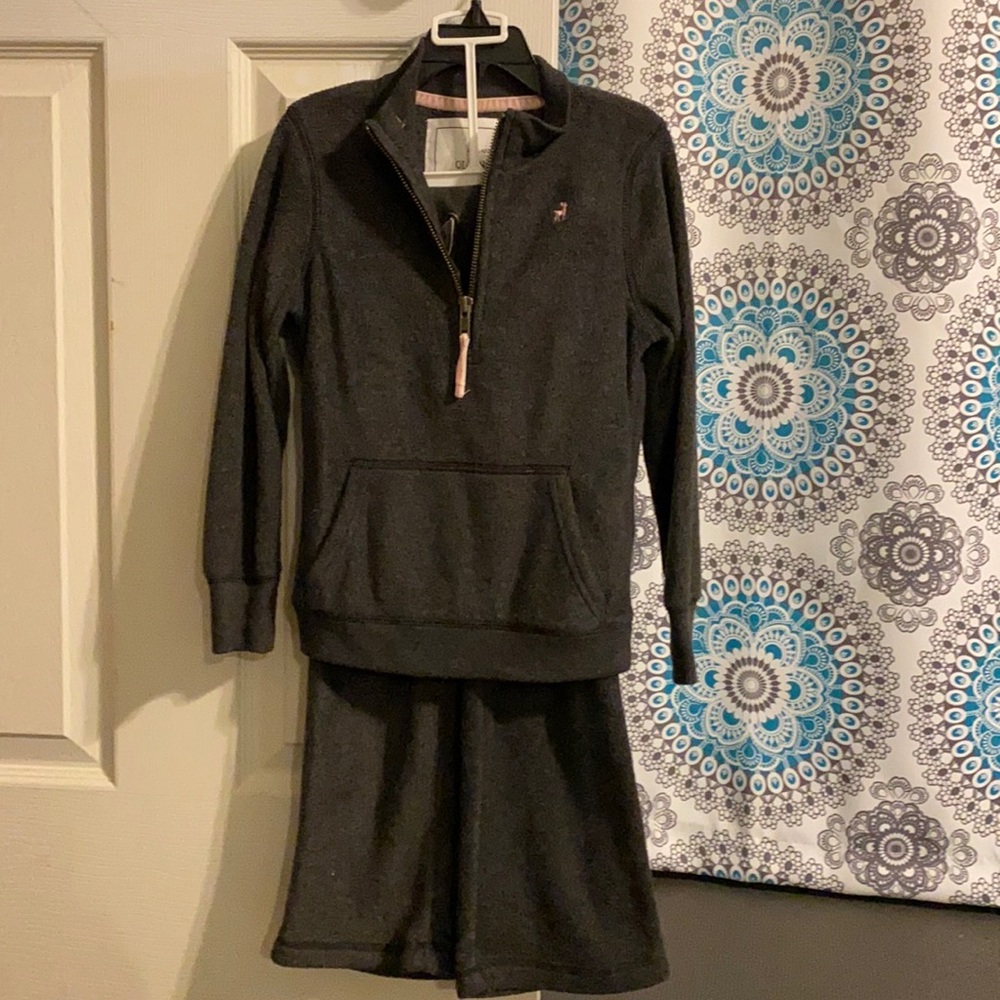 Girls old navy fleece sweatsuit